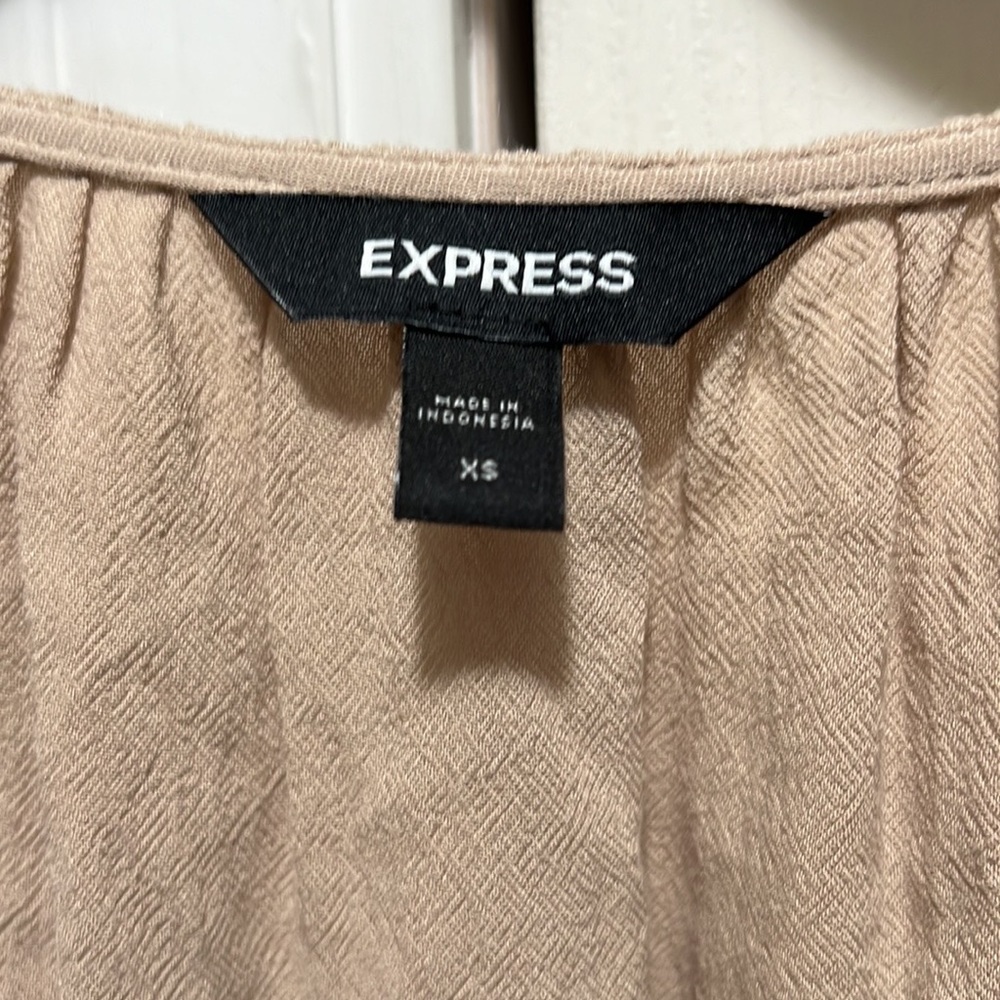 Express flutter sleeve top. - Picture 4 of 4